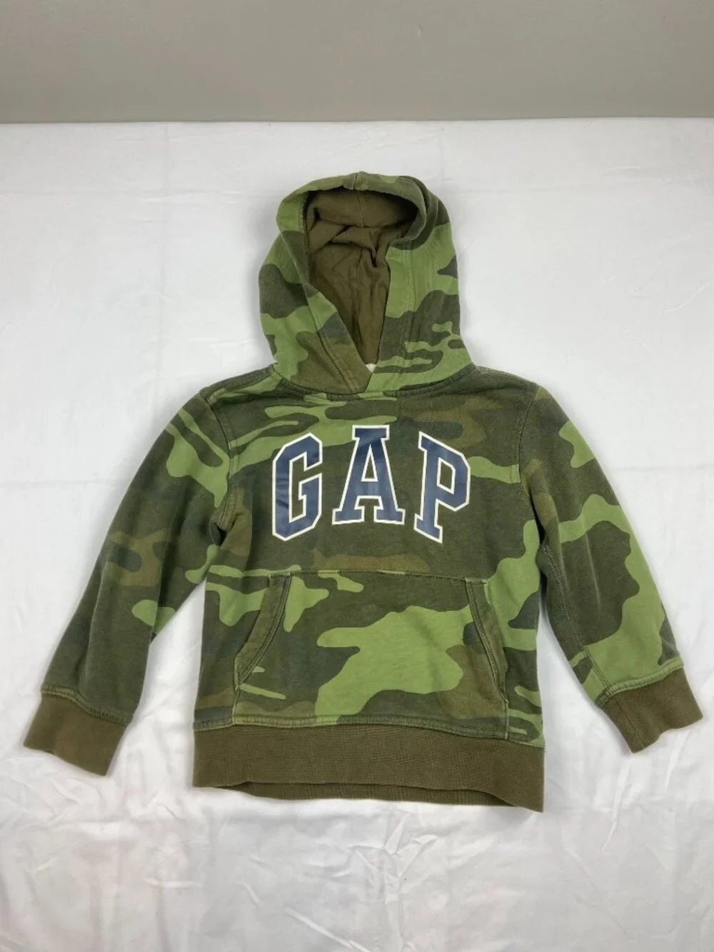 Gap Kids Green Camo Hoodie With Logo & Kangaroo Pocket Size XS (4-5)